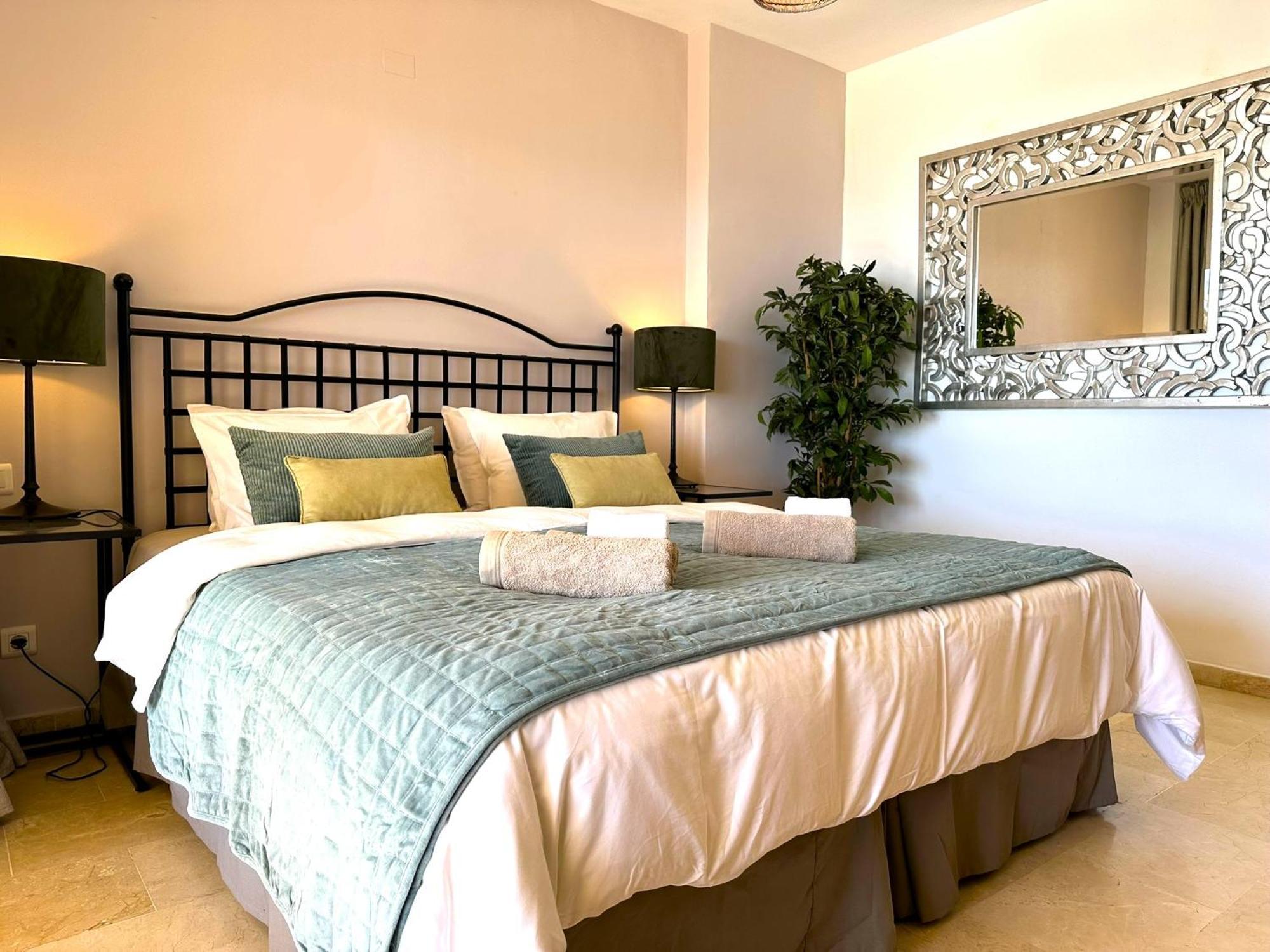 Apartments Bermuda Beach Estepona Esterno foto